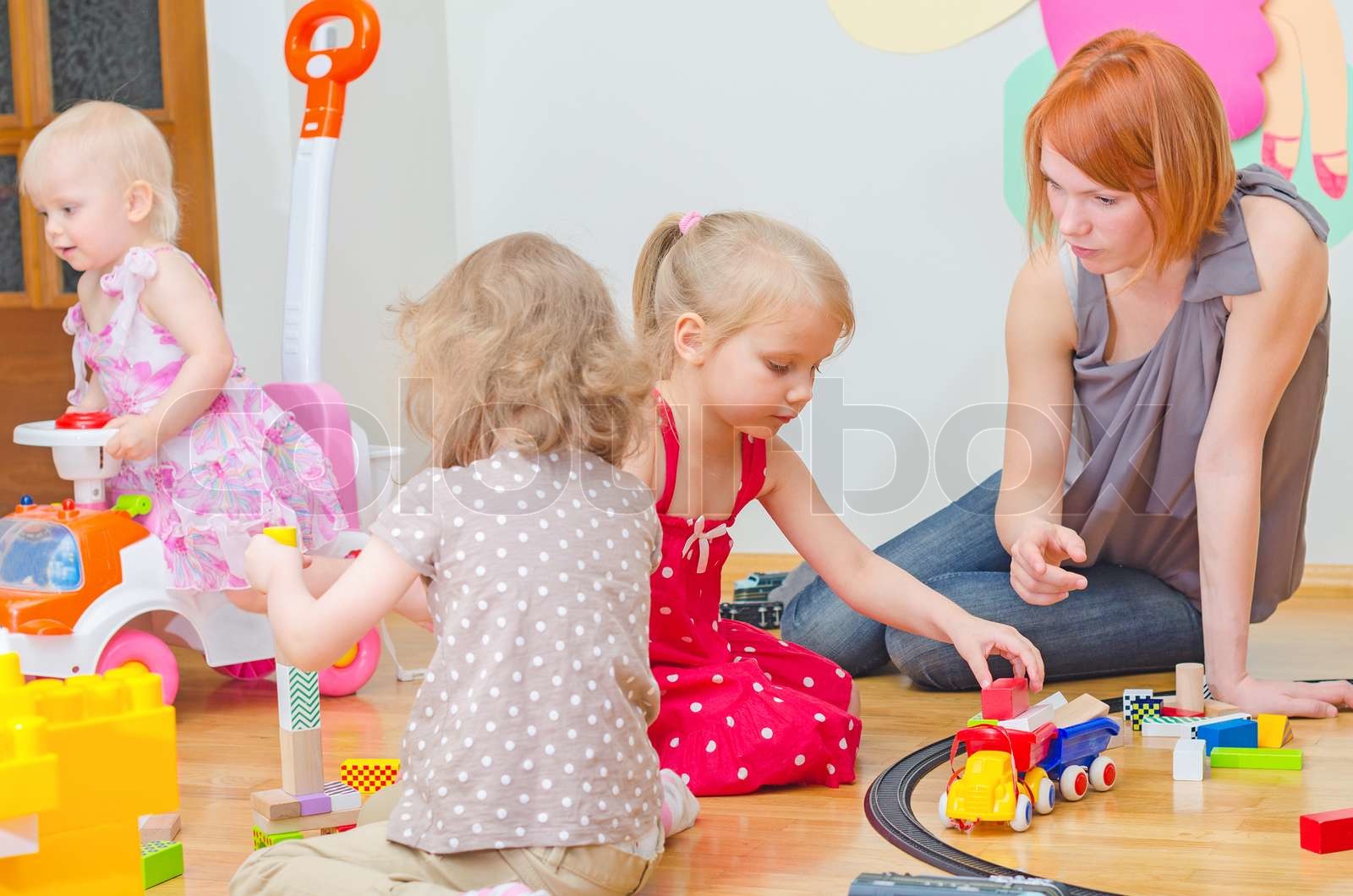 Kinder spielen im Kindergarten. | Stock Bild | Colourbox
