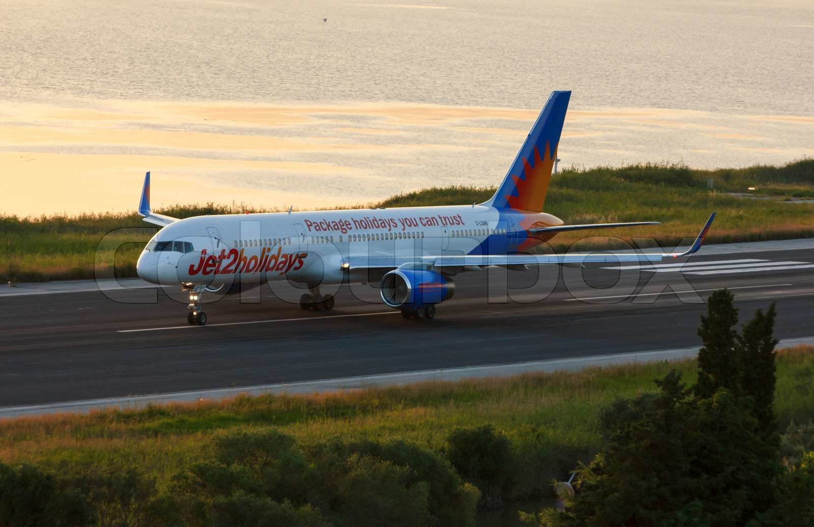flughafen, boeing, corfu Stock Bild Colourbox