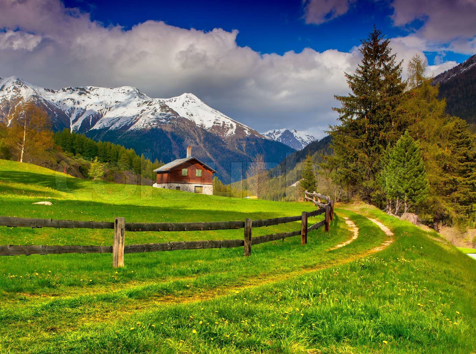schönen Frühling Landschaft in den Schweizer Alpen. Stock Bild