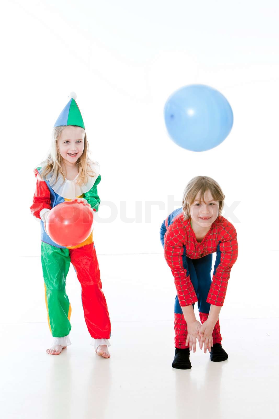  kinder, drinnen, spielen 