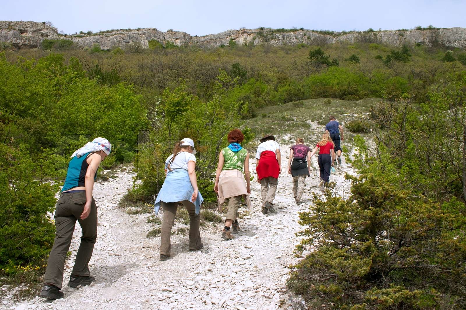 Touristen gehen auf Exkursion in die Berge Stock Bild Colourbox