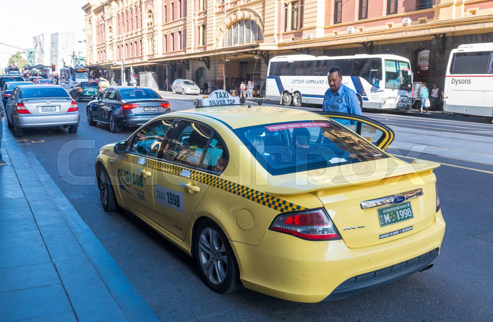 MELBOURNE AUSTRALIA OCTOBER 10, 2015 Taxi in Melbourne downtown