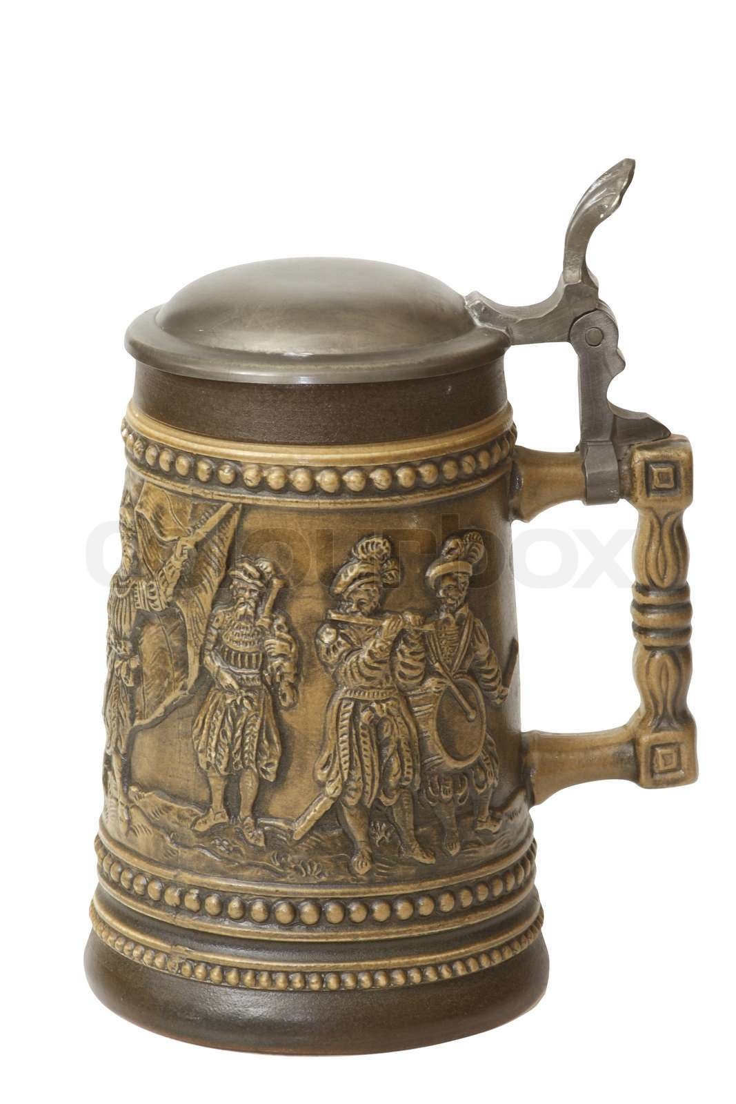 Ein traditionelles deutsches Bier Krug mit silbernen Deckel isoliert ...