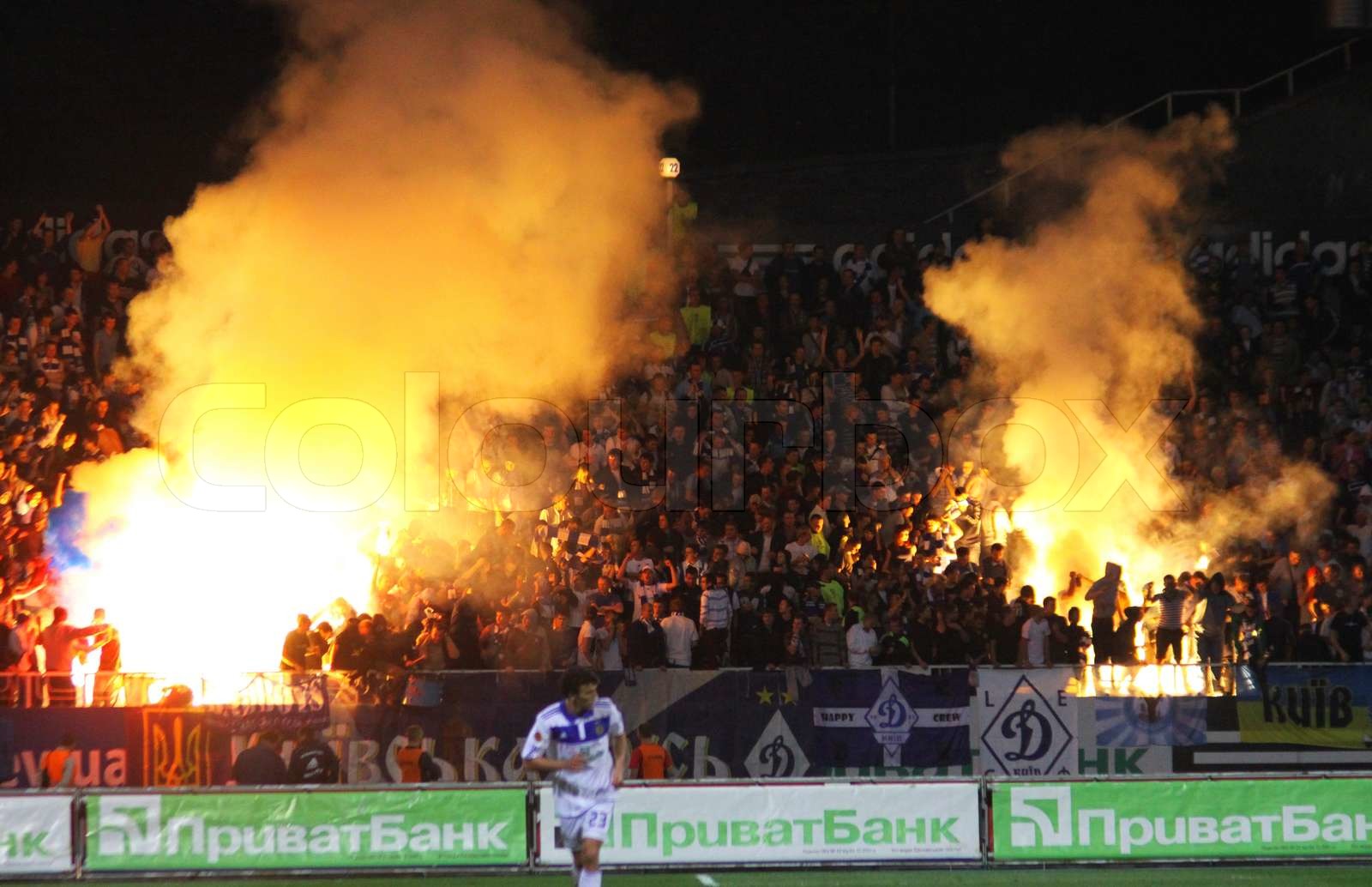 KIEW , UKRAINE - SEPTEMBER 16: Dynamo Kyiv Ultras (ultra Anhänger ...