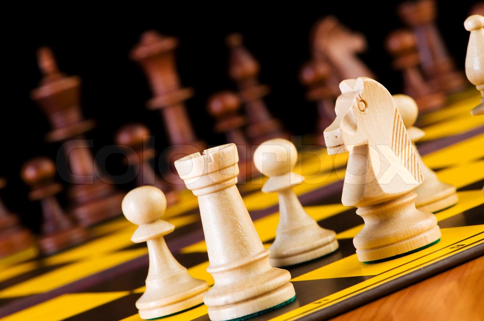Schach-Konzept mit Figuren auf dem Brett | Stock Bild | Colourbox