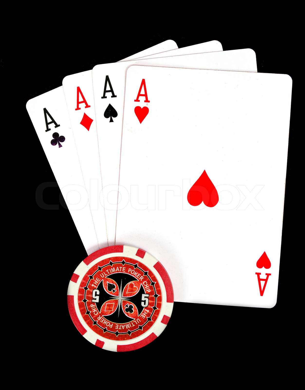 Karten und ultimative Poker-Chips auf schwarzem | Stock Bild | Colourbox