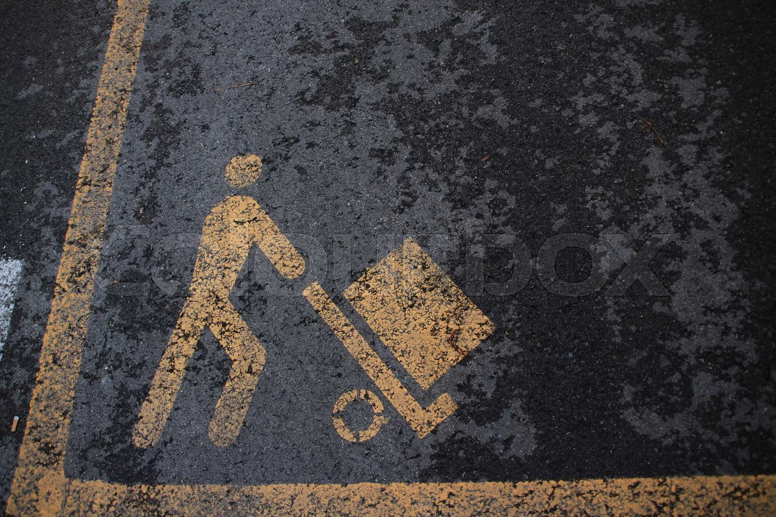 Before the entrance of the hotel, this area only allowed for loading ...