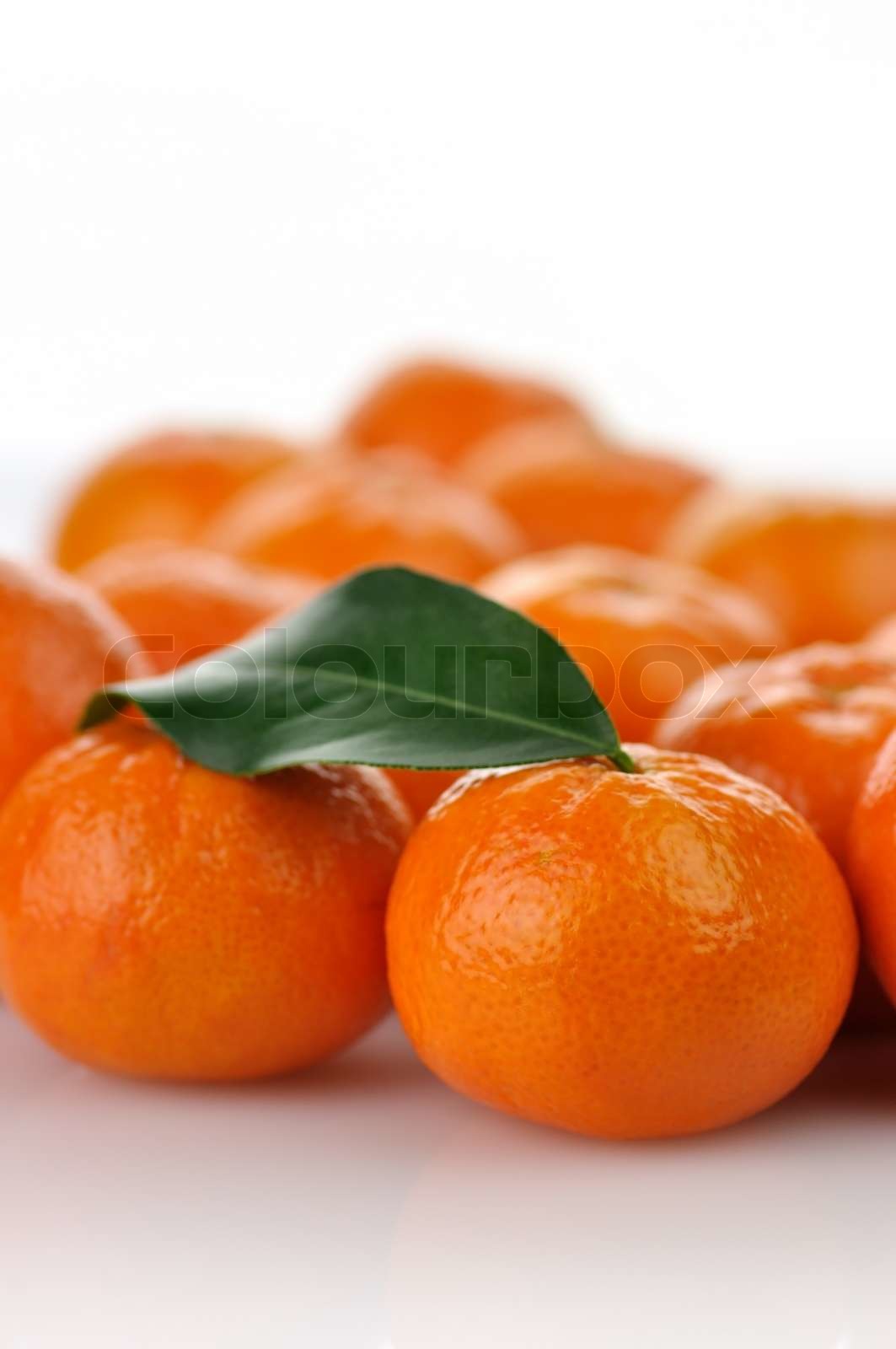 Mandarinen, close up auf einem weißen Hintergrund | Stock Bild | Colourbox