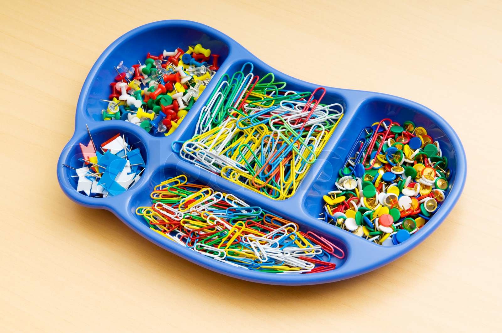 Verschiedene bunte Büromaterial in der Halterung Stock Bild Colourbox