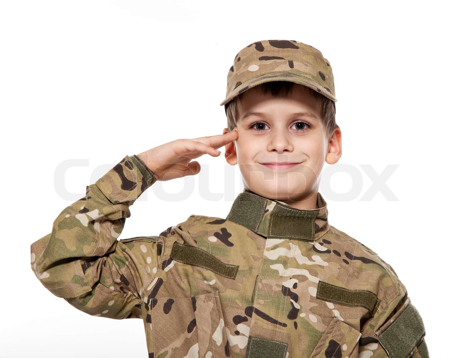 Junge wie ein Soldat auf weißem gekleidet | Stock Bild | Colourbox