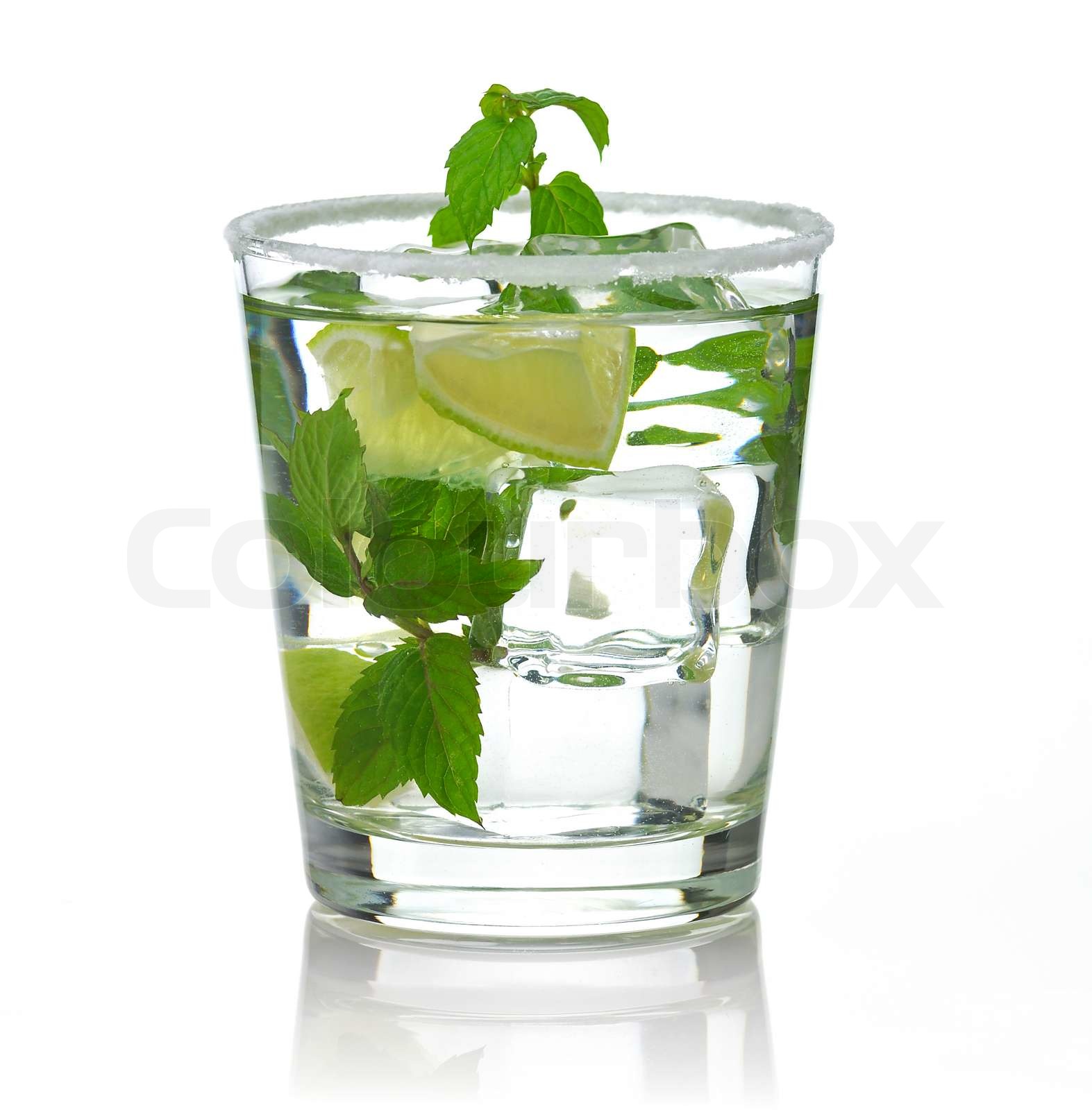 kaltes Getränk mit Pfefferminze und Kalk | Stock Bild | Colourbox
