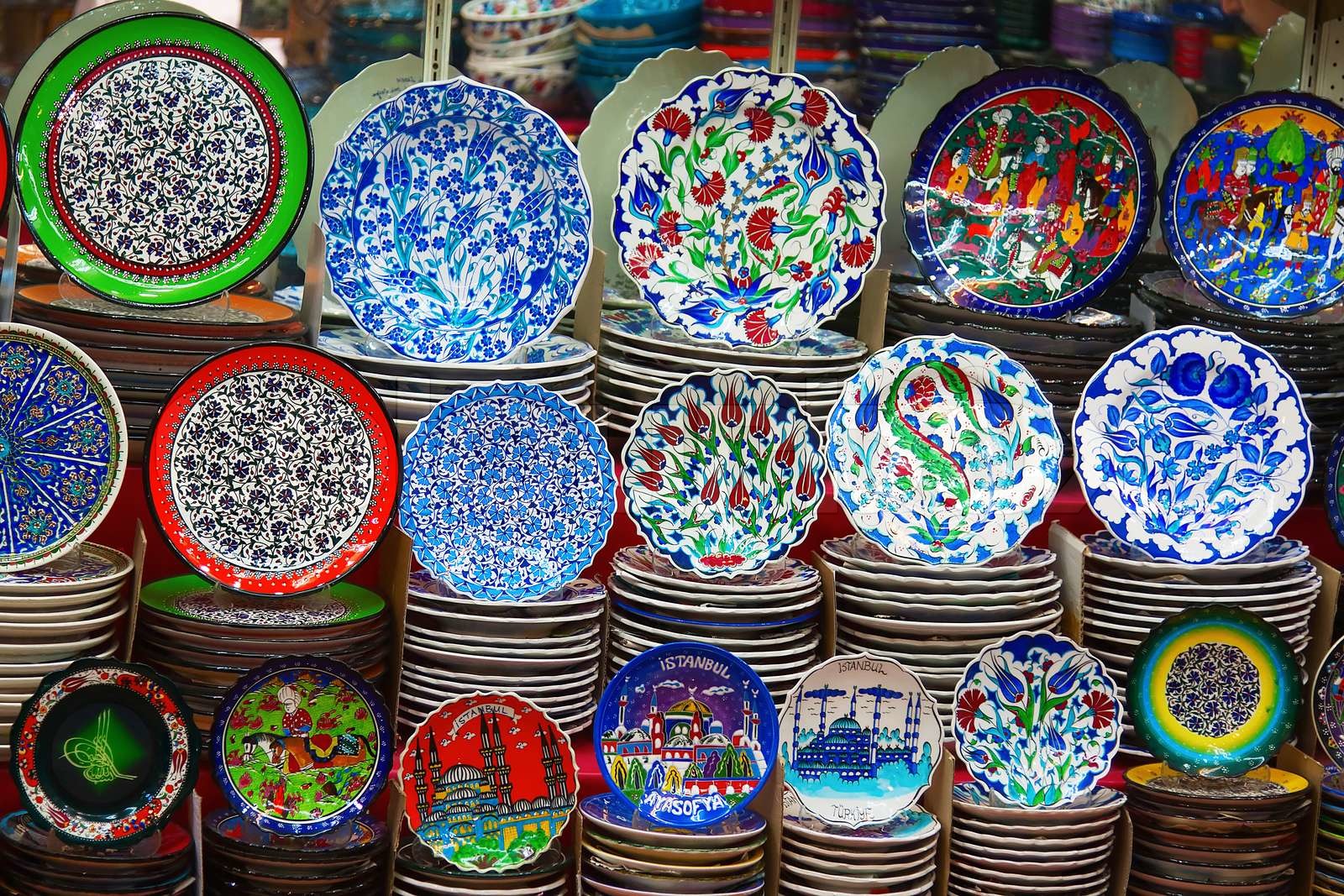 Klassische türkische Keramik auf dem Markt | Stock Bild | Colourbox