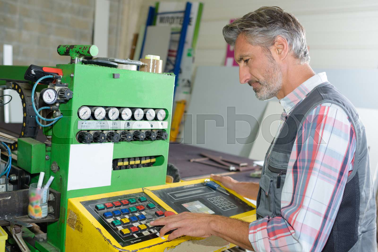 mann, reparieren, gewerblich | Stock Bild | Colourbox