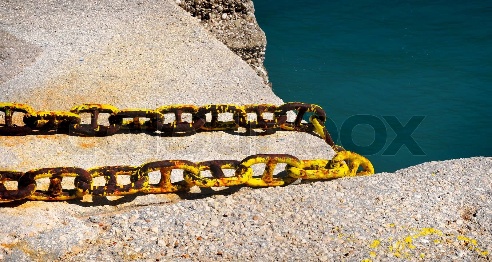 Eine rostige Kette Schiff in einem Hafen Stock Bild Colourbox