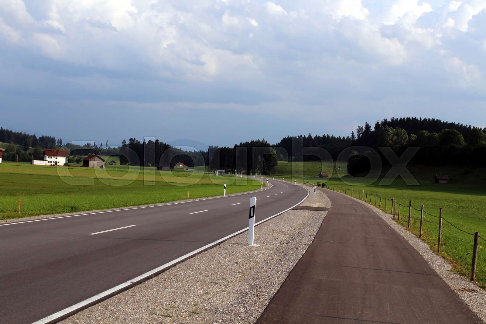 Landstraße mit Fahrradweg, Allgäu Stock Bild Colourbox Landstraße mit Fahrradweg, Allgäu Stock Bild Colourbox