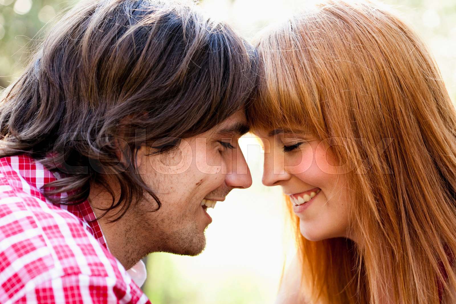 intimität, 30, draußen | Stock Bild | Colourbox