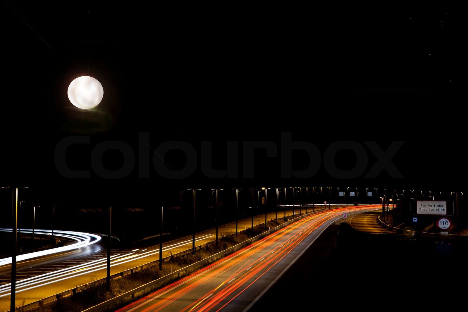 Verkehr in der Nacht Stock Bild Colourbox