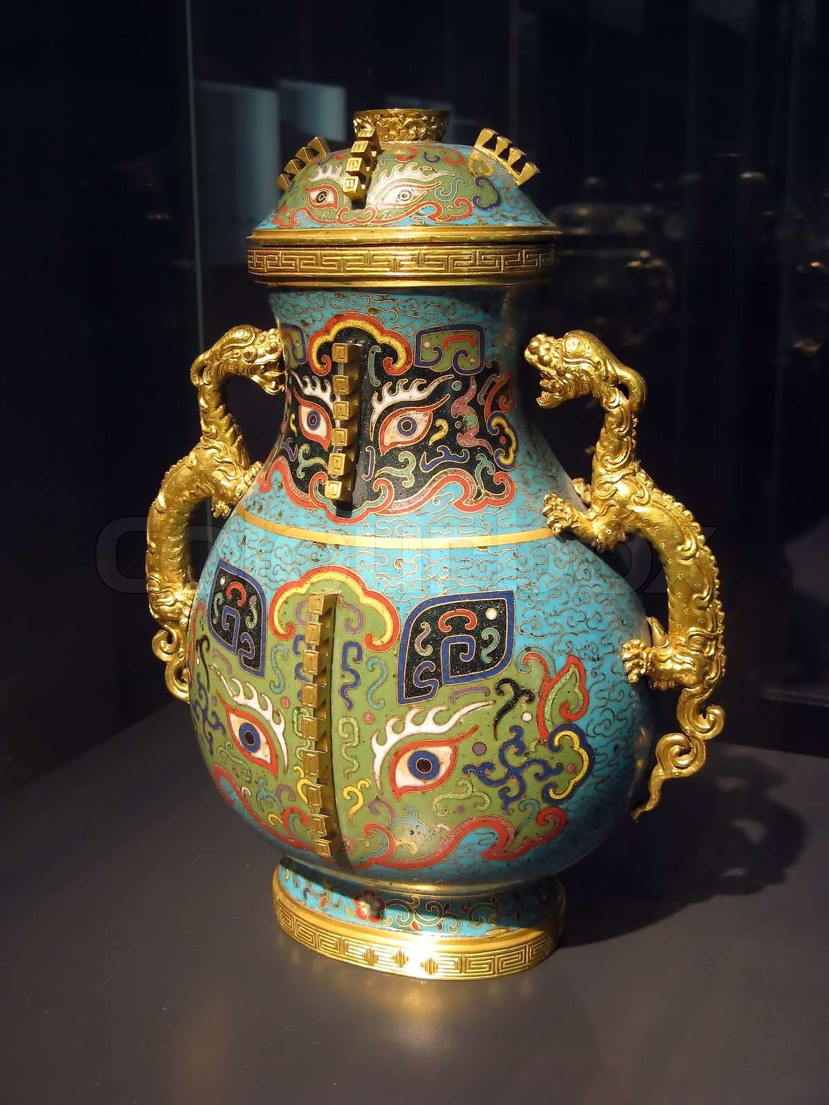 Alte chinesische Vase im Museum Stock Bild Colourbox