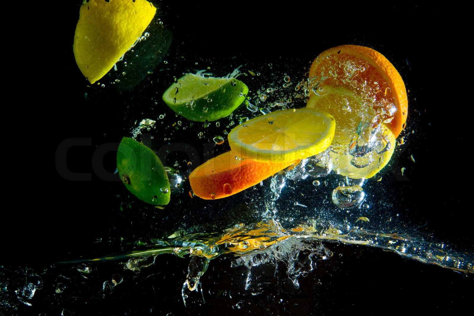 frugt sprøjt i vandet | Stock foto | Colourbox