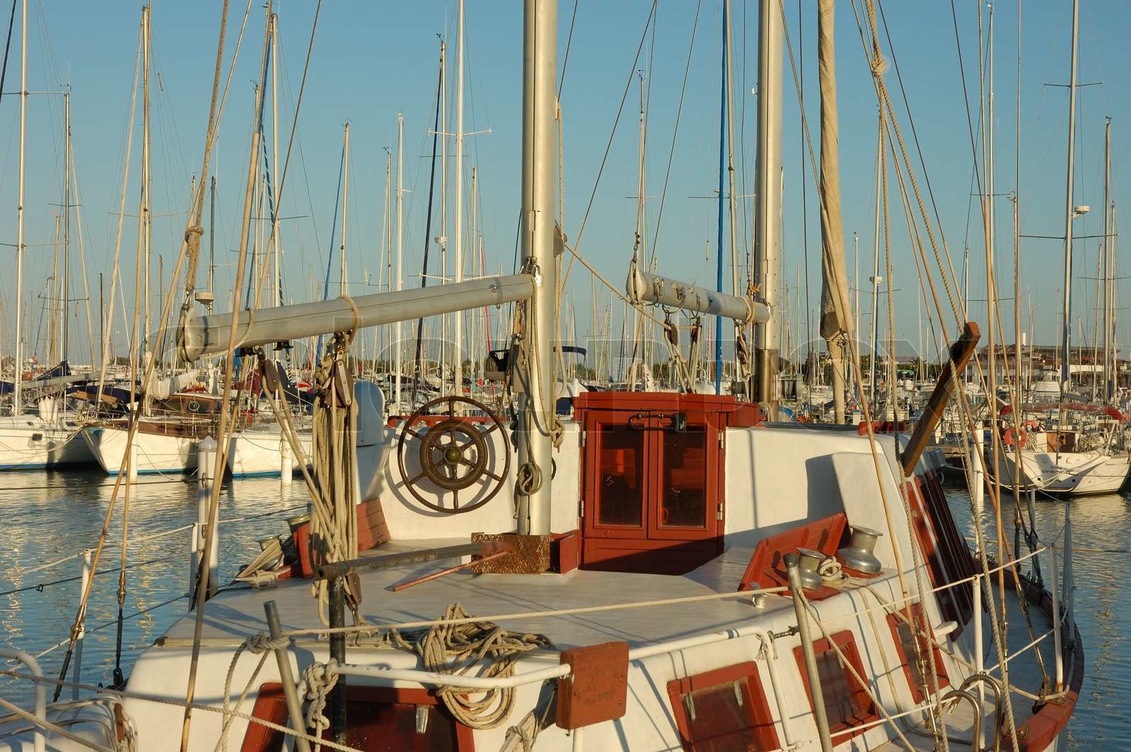 Marina in einem kleinen Ort in Südfrankreich | Stock Bild | Colourbox