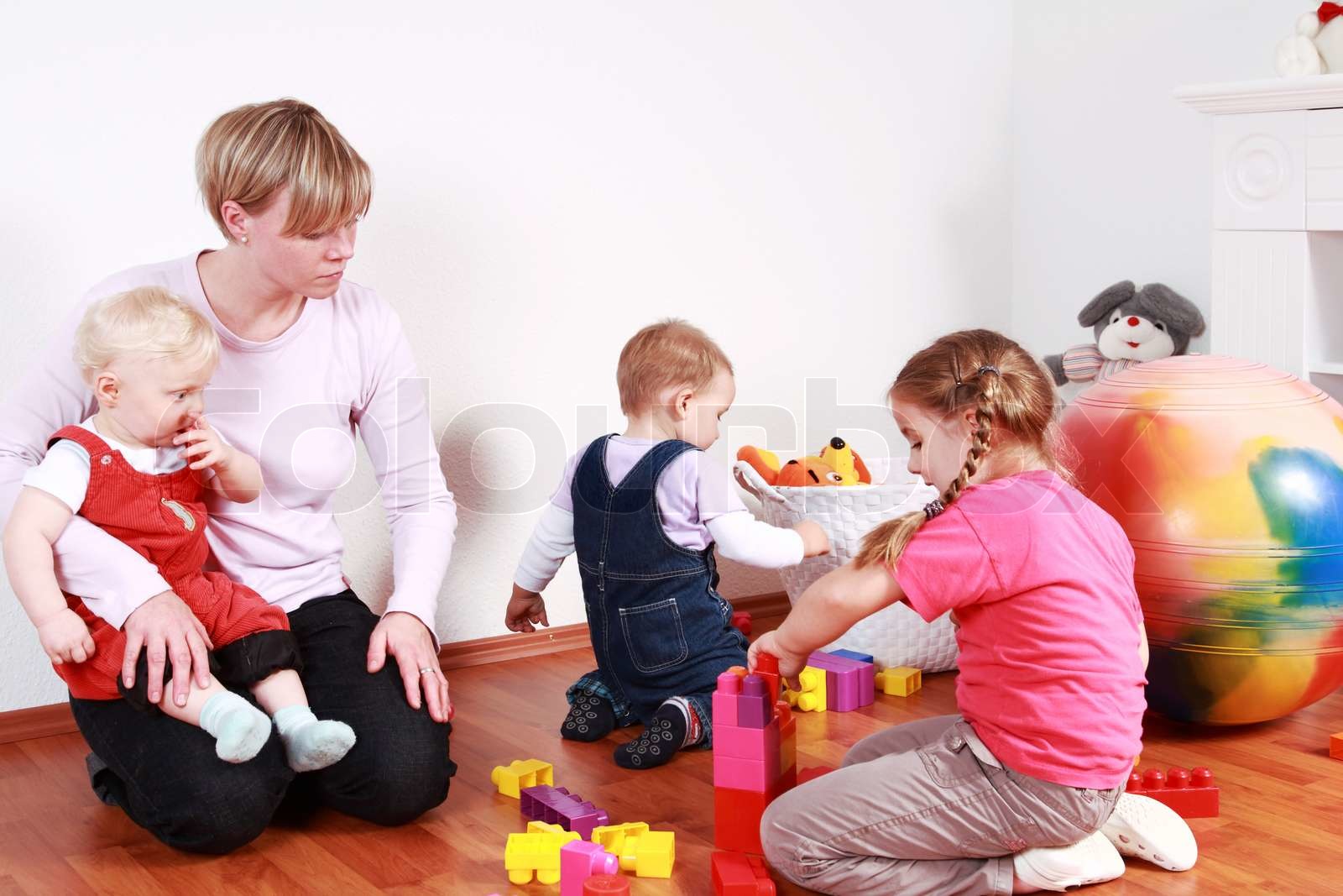 kindergarten, kinder, spielen | Stock Bild | Colourbox