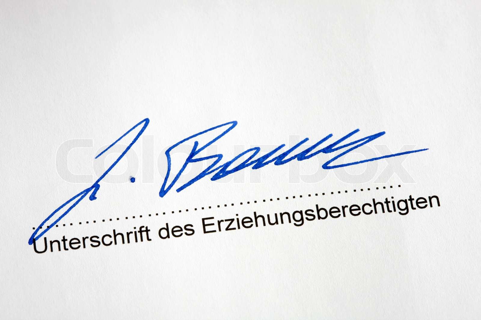 handschriftliche Unterschrift auf einem offiziellen Dokument der Schule ...