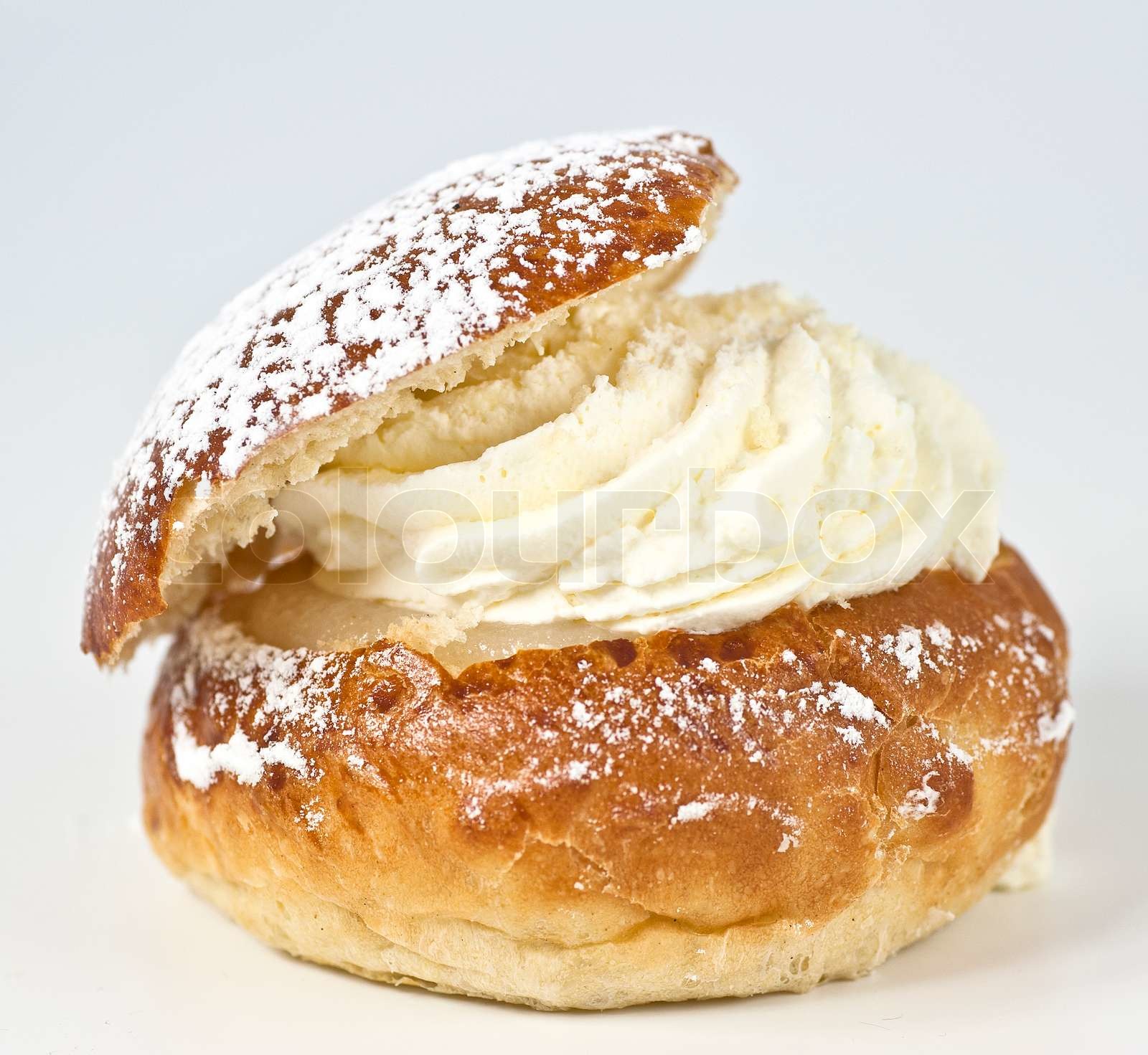Single creme bolle med mandelmasse | Stock foto | Colourbox