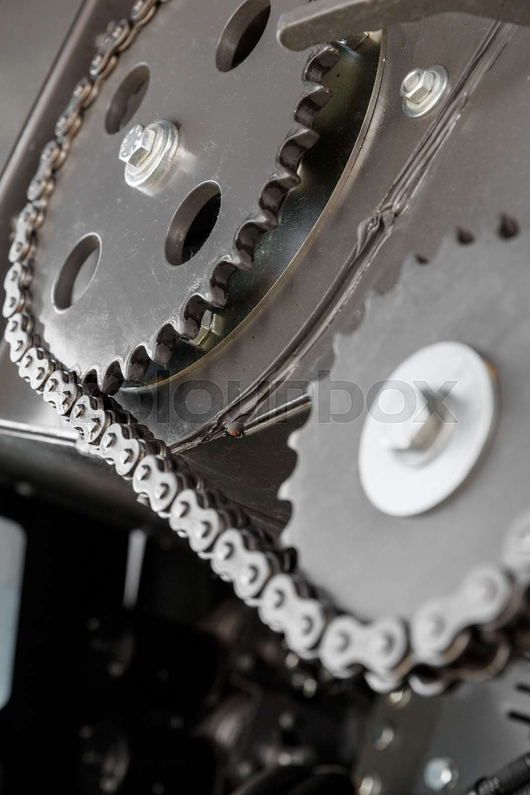 engine with gear chains and transmission mechanisms of a modern combine