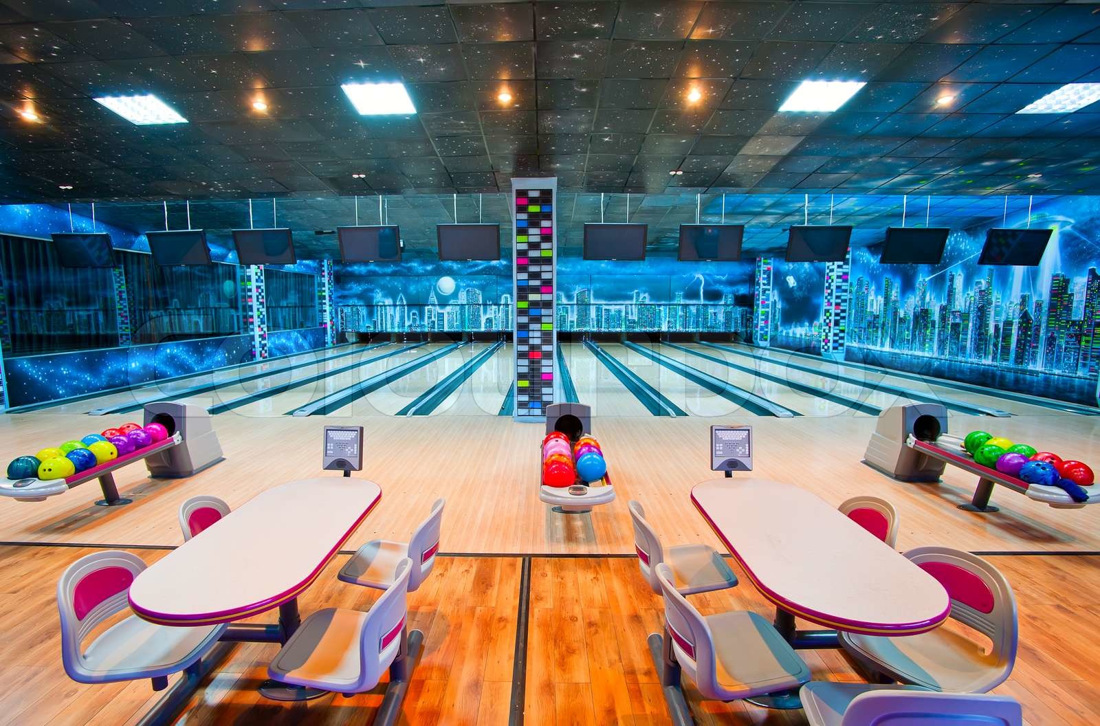 Innenraum eines Bowling-Center | Stock Bild | Colourbox