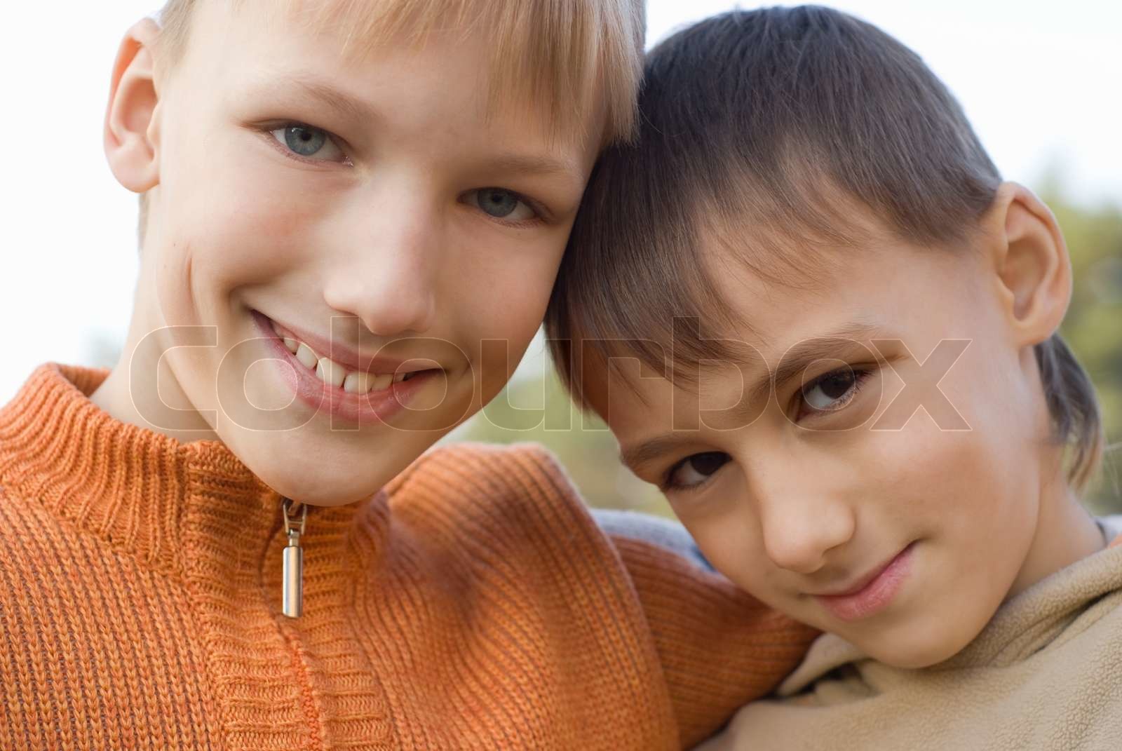 Jungen ist von der Natur | Stock Bild | Colourbox