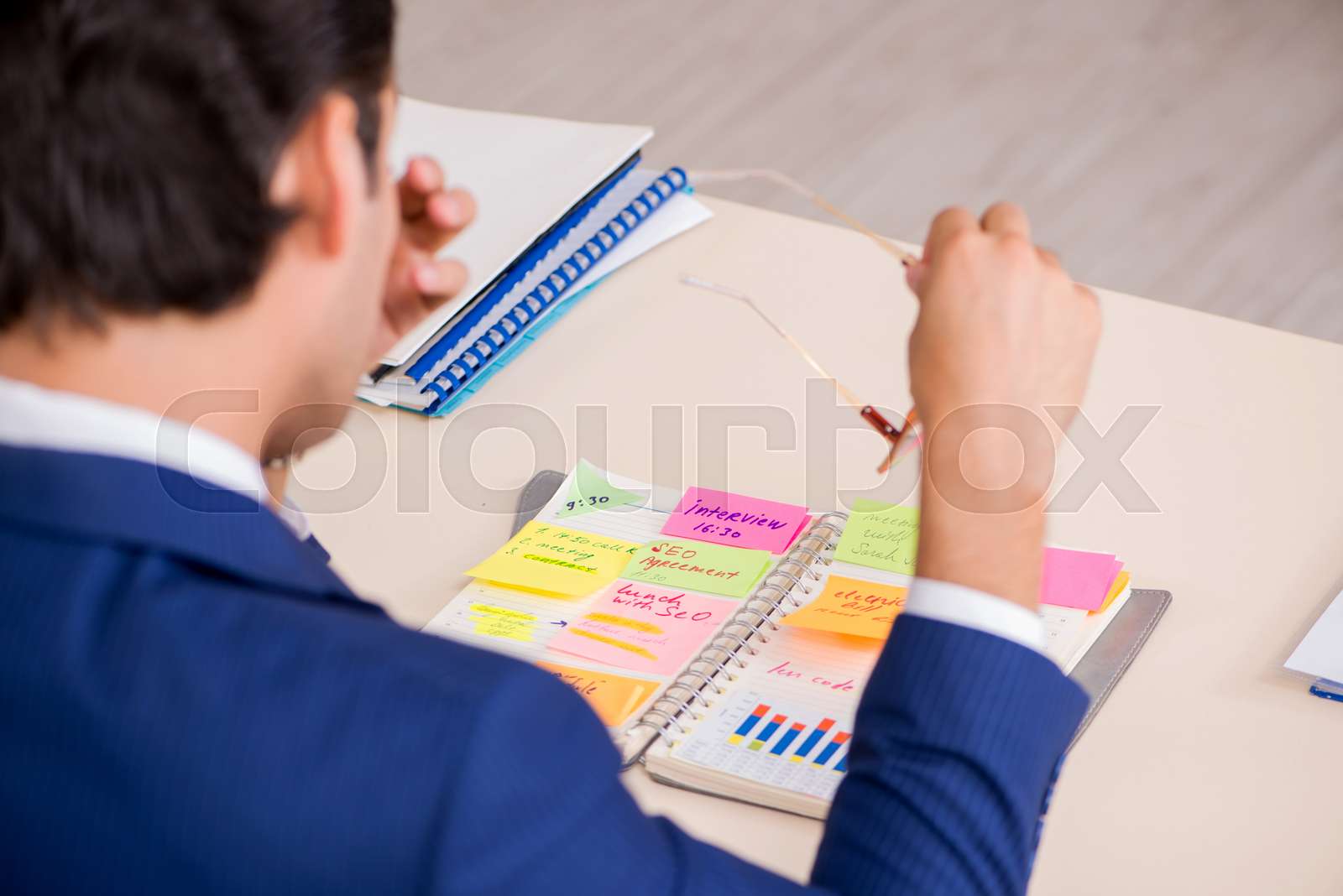The young handsome employee planning his work activity | Stock image