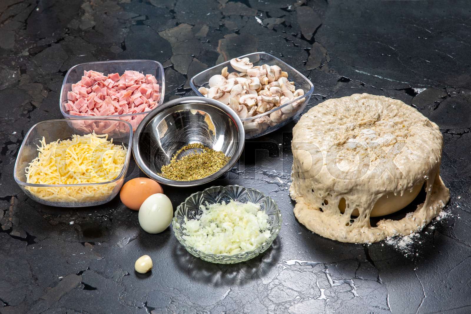 Zutaten für eine Pizza | Stock Bild | Colourbox