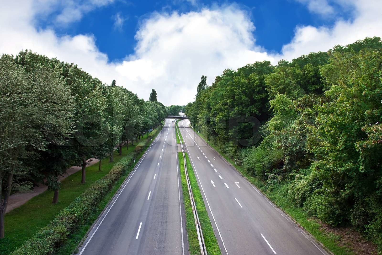 Autobahn in der Stadt. Stock Bild Colourbox