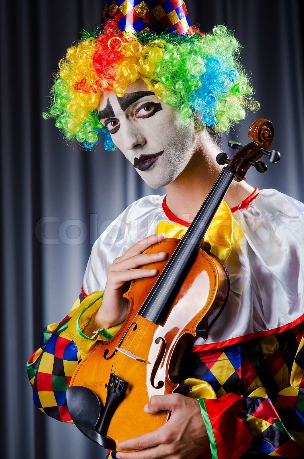 Clown auf der Geige spielen Stock Bild Colourbox Clown auf der Geige spielen Stock Bild Colourbox
