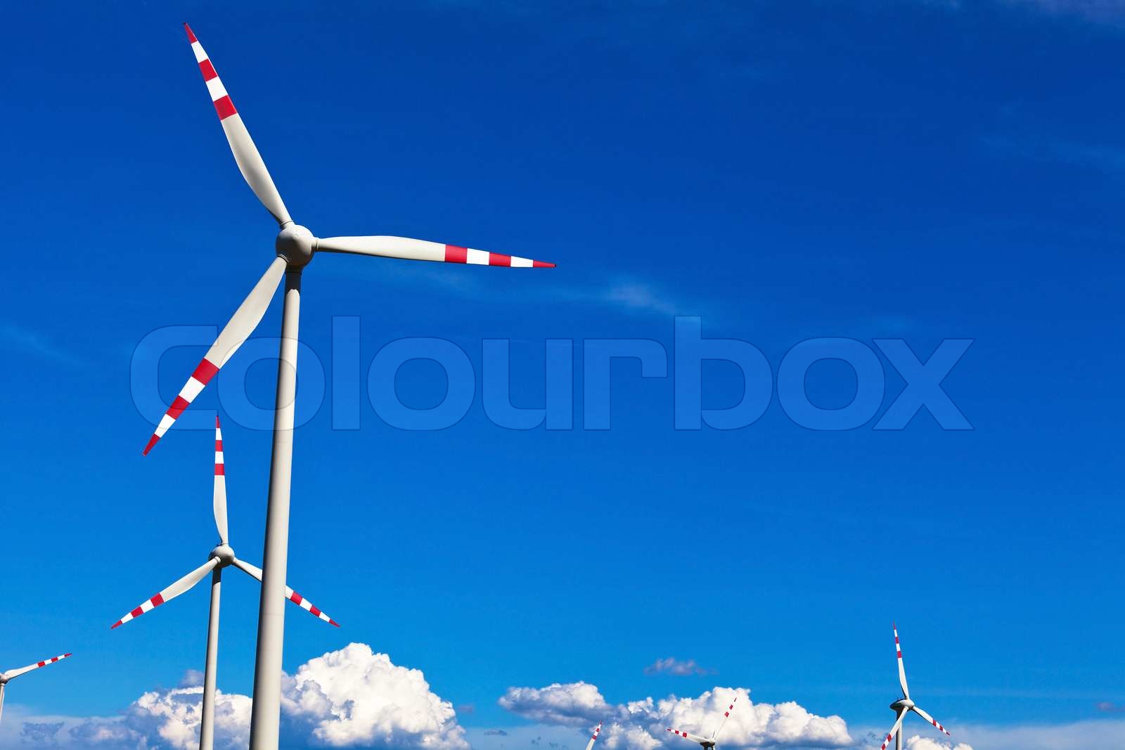 Windrad einer Windkraftanlage zur Stromerzeugung Stock Bild Colourbox