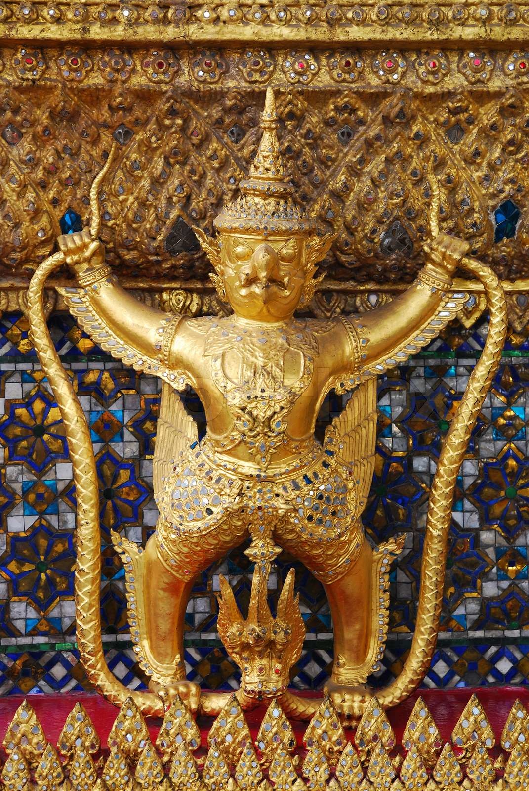 Goldene Garuda Statuen im Wat Phra Kaew Tempel des Smaragd Buddha in