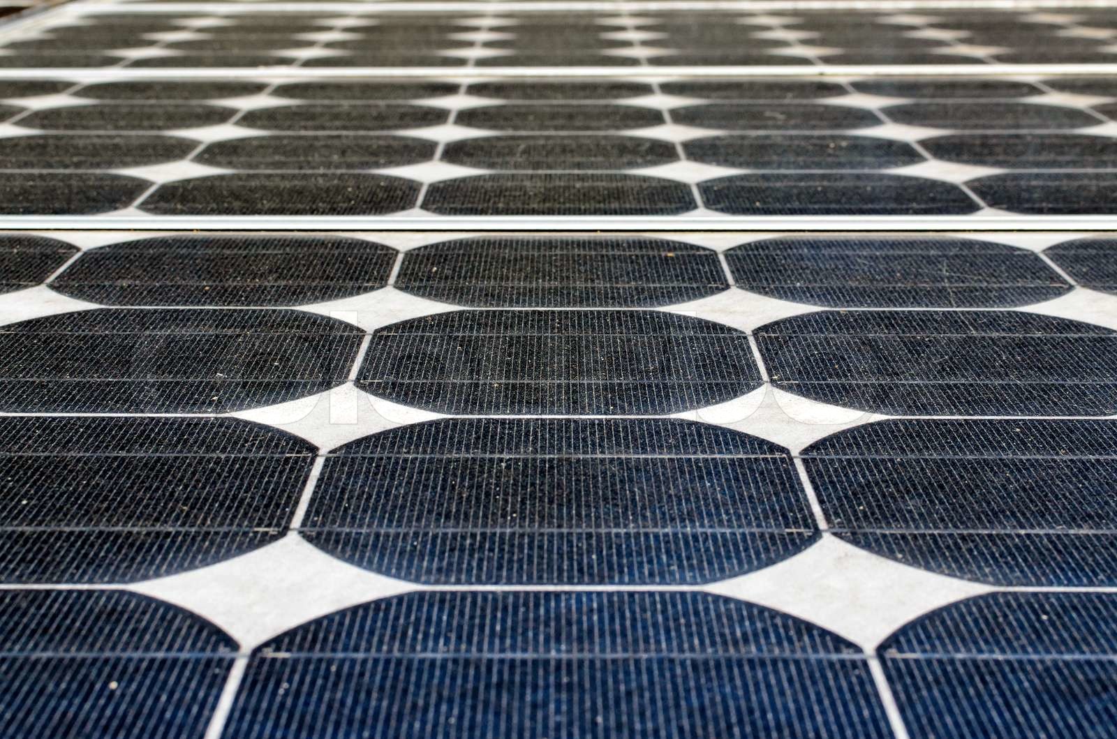 Solarzellen fangen die Energie der Sonne | Stock Bild | Colourbox