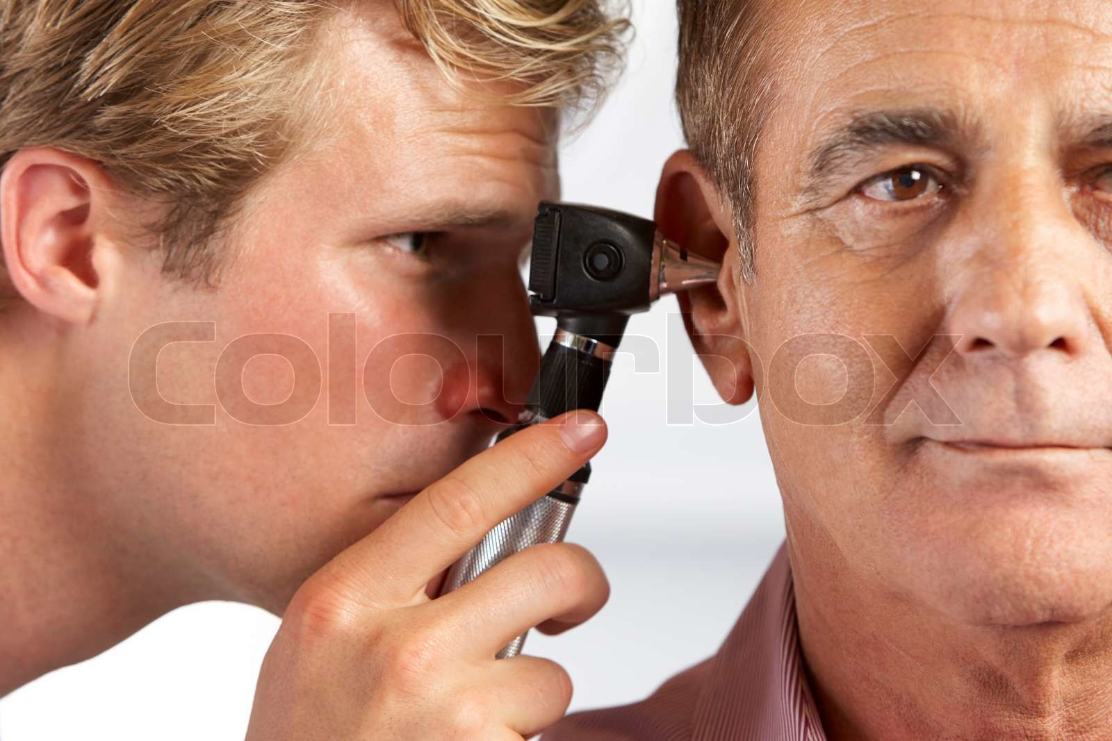 Doctor Examining Male Patienten Ears Stock Bild Colourbox