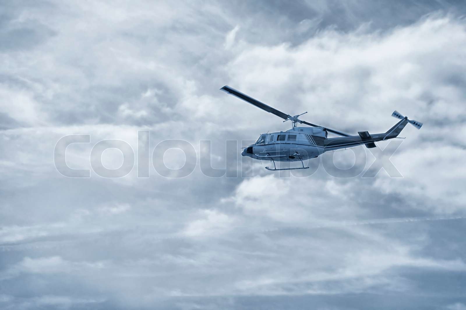 Hubschrauber in der Luft | Stock Bild | Colourbox