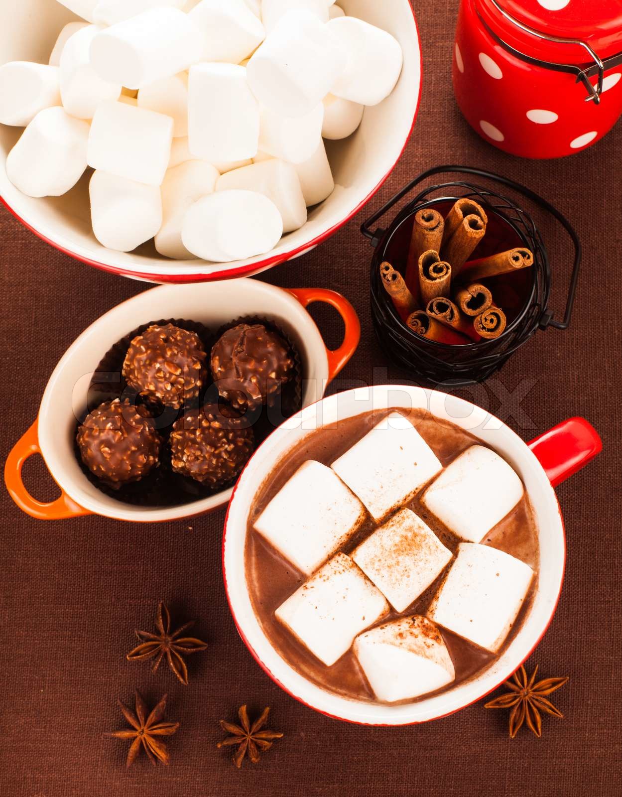 Schokolade mit Marshmallows | Stock Bild | Colourbox