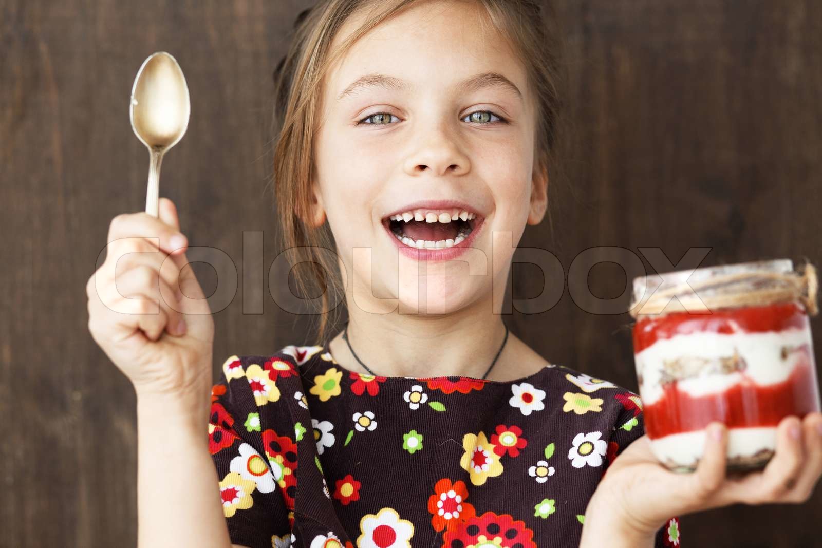Child spise dessert | Stock foto | Colourbox