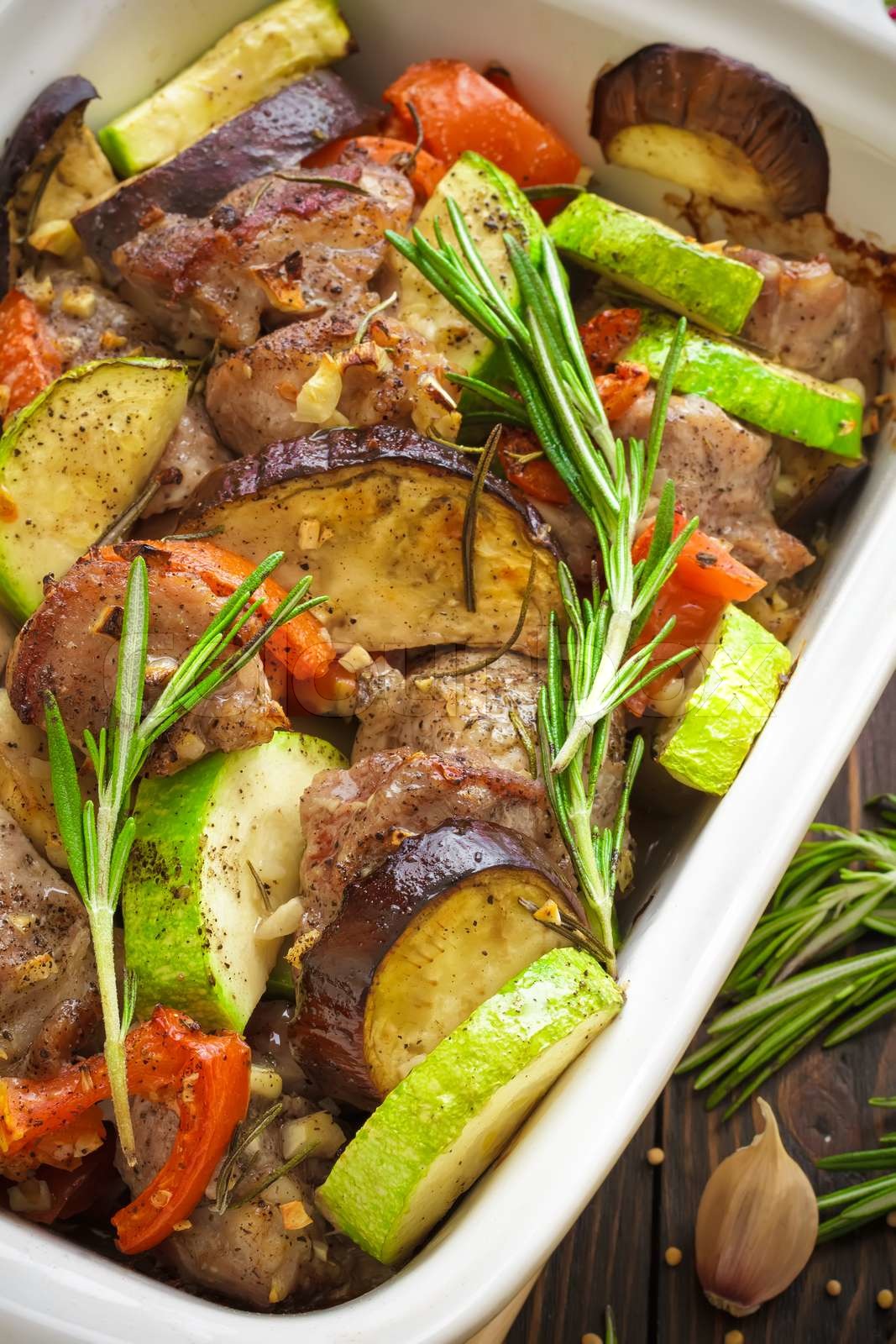 Fleisch und Gemüse | Stock Bild | Colourbox