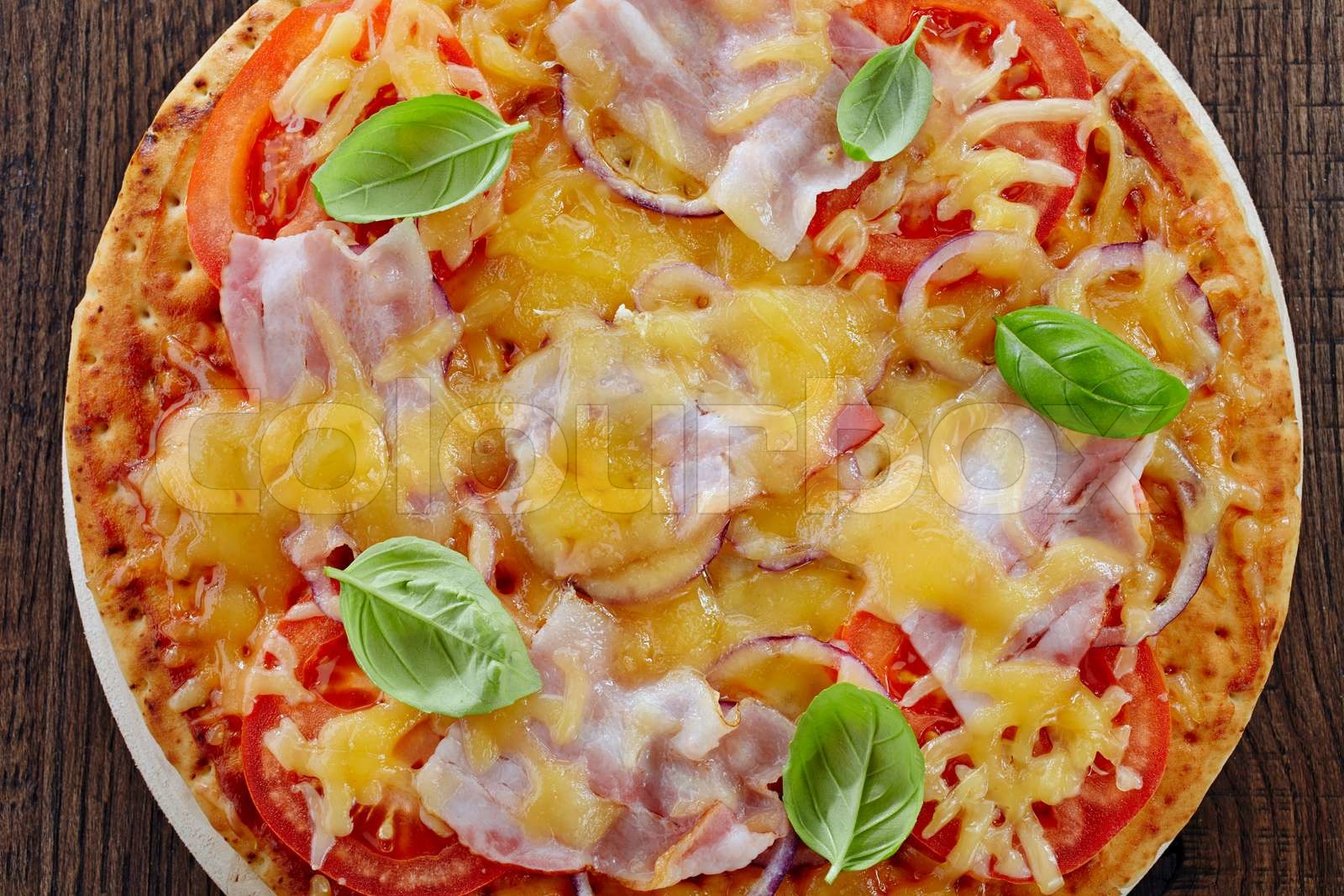 Pizza mit Speck und Tomaten | Stock Bild | Colourbox Pizza mit Speck und Tomaten | Stock Bild | Colourbox
