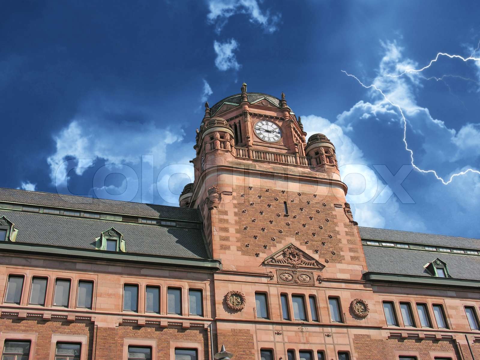 Skyet himmel over Post Office Building i Stockholm Stock foto Colourbox