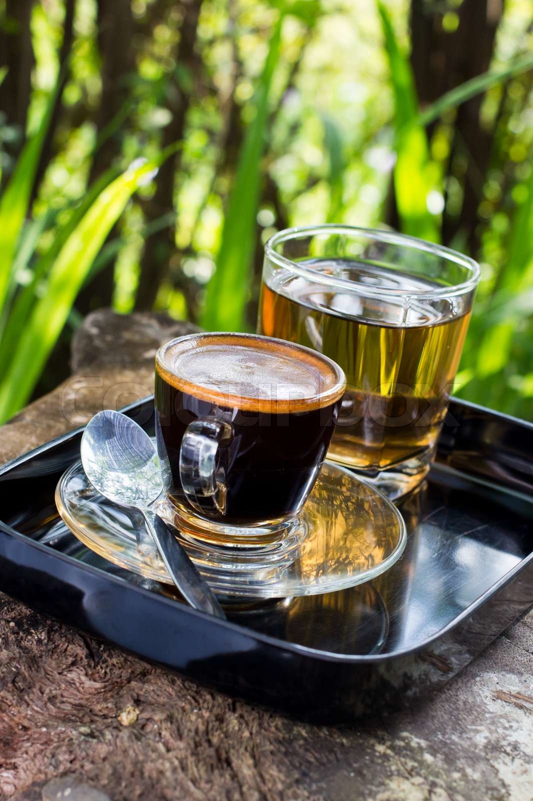 Kaffee im Garten Stock Bild Colourbox