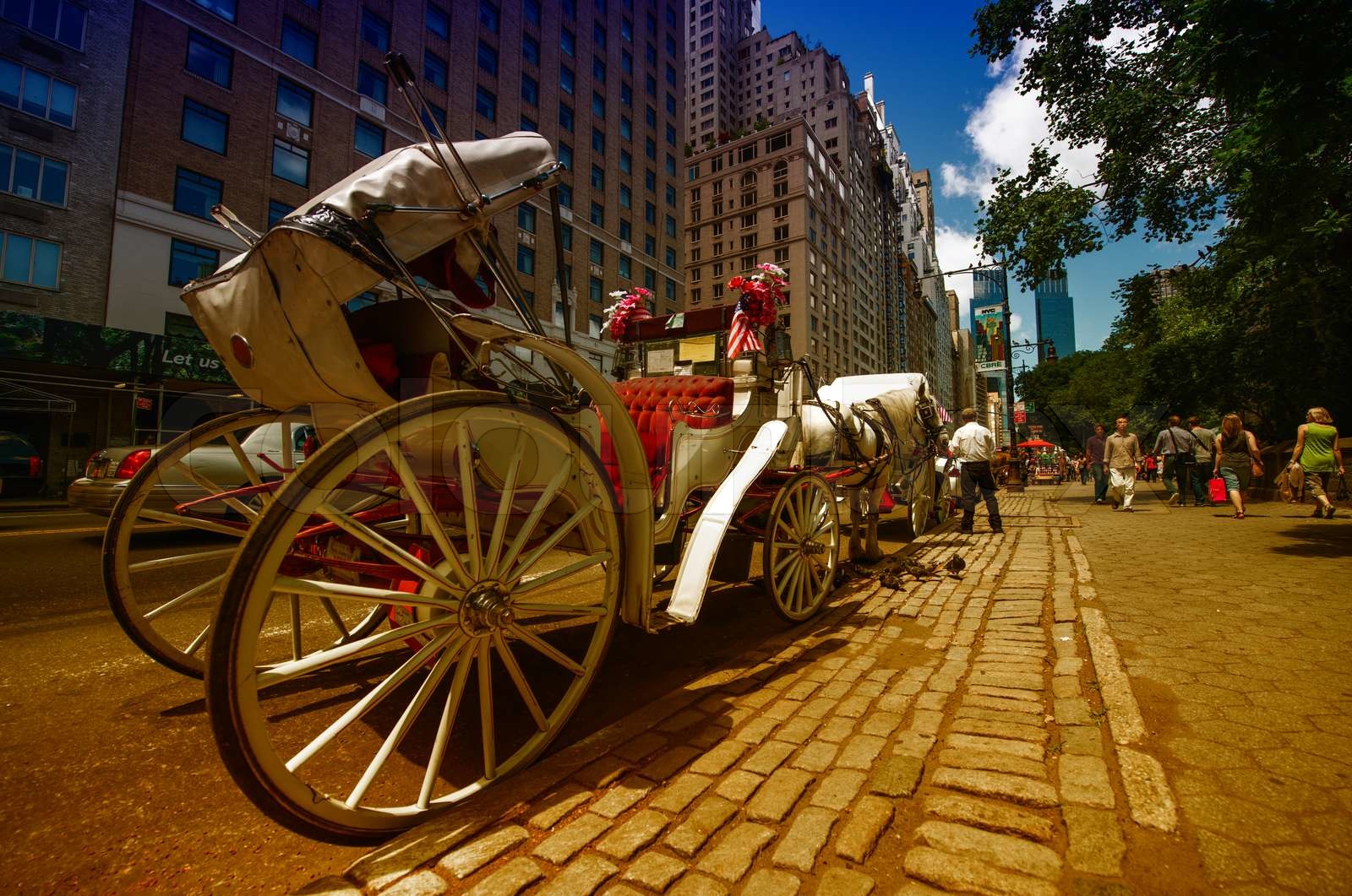 NEW YORK CITY - JUN 12: Horse Carriage near Central Park on 59th st ...