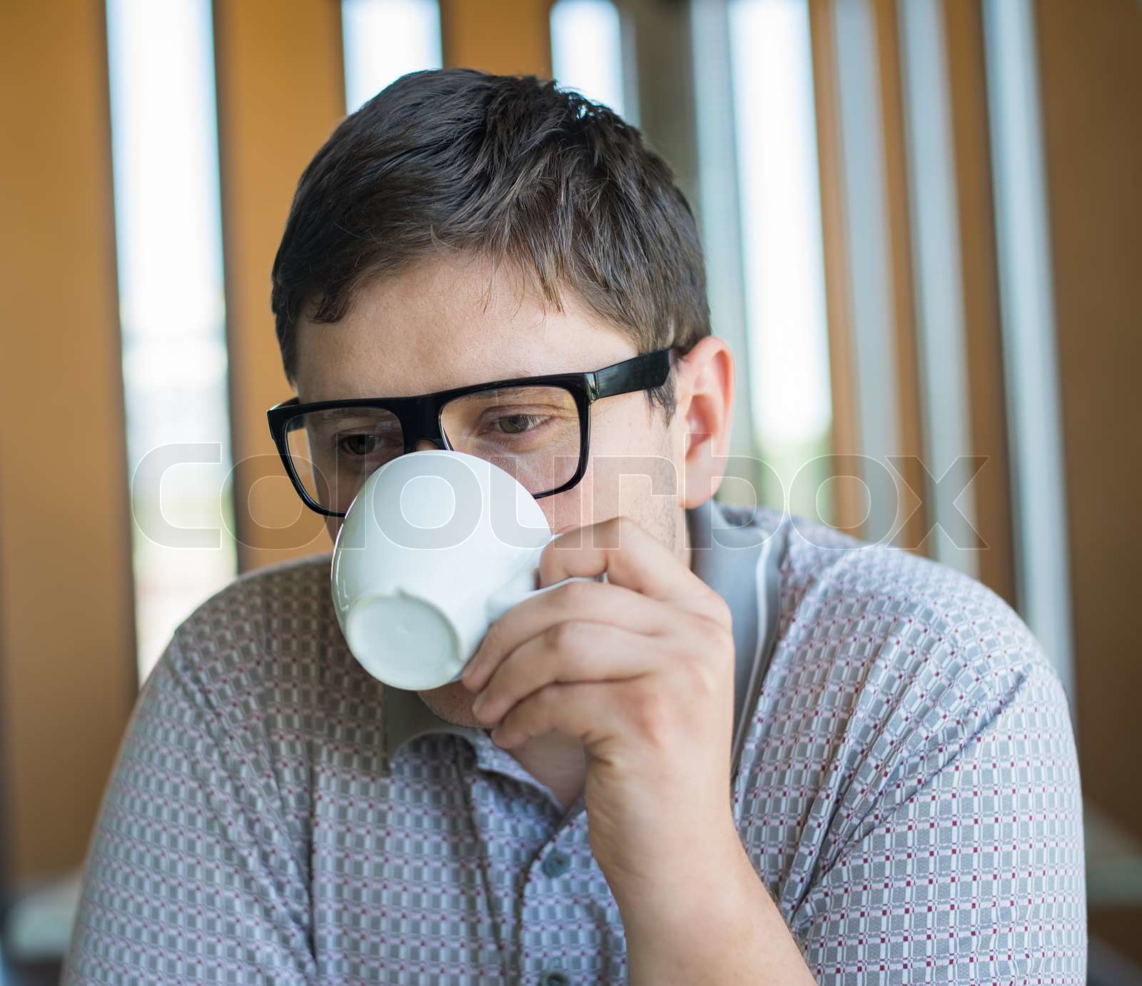 Mand Drikker Kaffe Stock Foto Colourbox