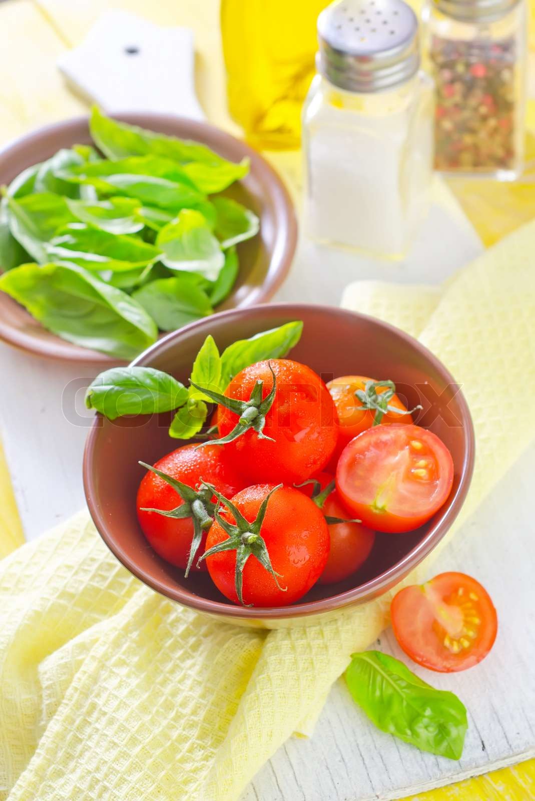 Tomaten und Basilikum | Stock Bild | Colourbox