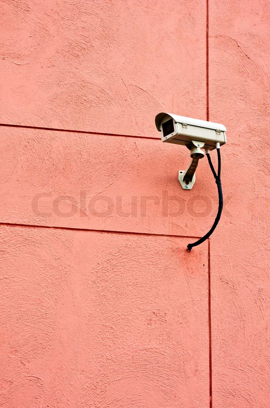 CCTV sikkerhed kamera og pink væg Stock foto Colourbox