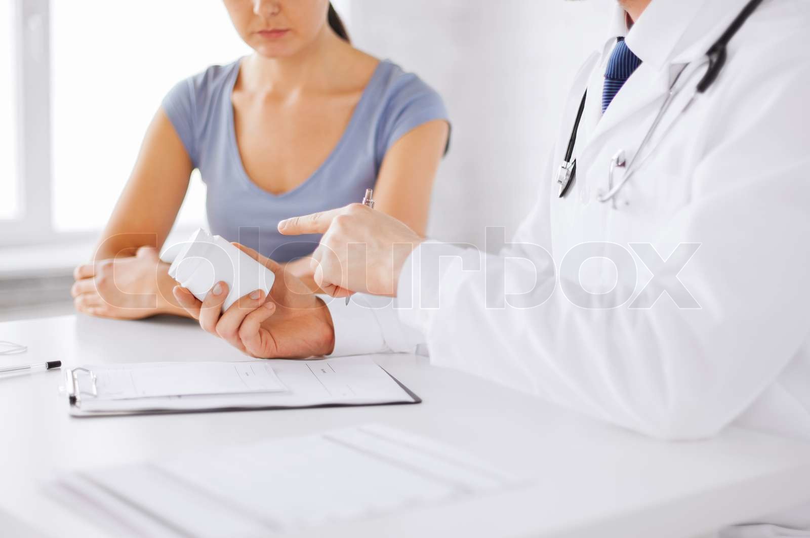 Patienten und Ärzte verschreiben Medikamente Stock Bild Colourbox